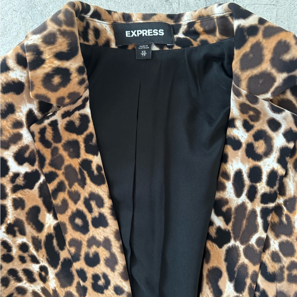Express leopard print blazer in XS - Picture 2 of 2